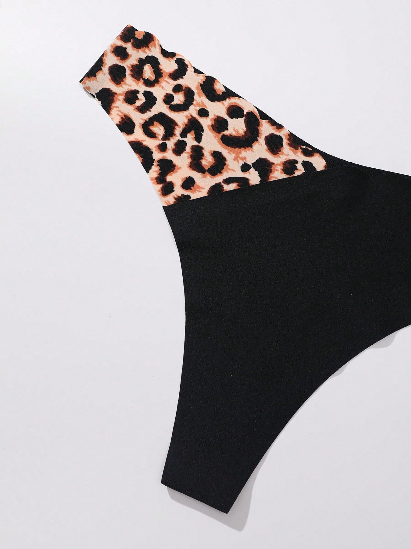 5-Pack Seamless Thong Panties | Scallop Edge Contrast Color | Leopard Print Soft Stretch Everyday Underwear