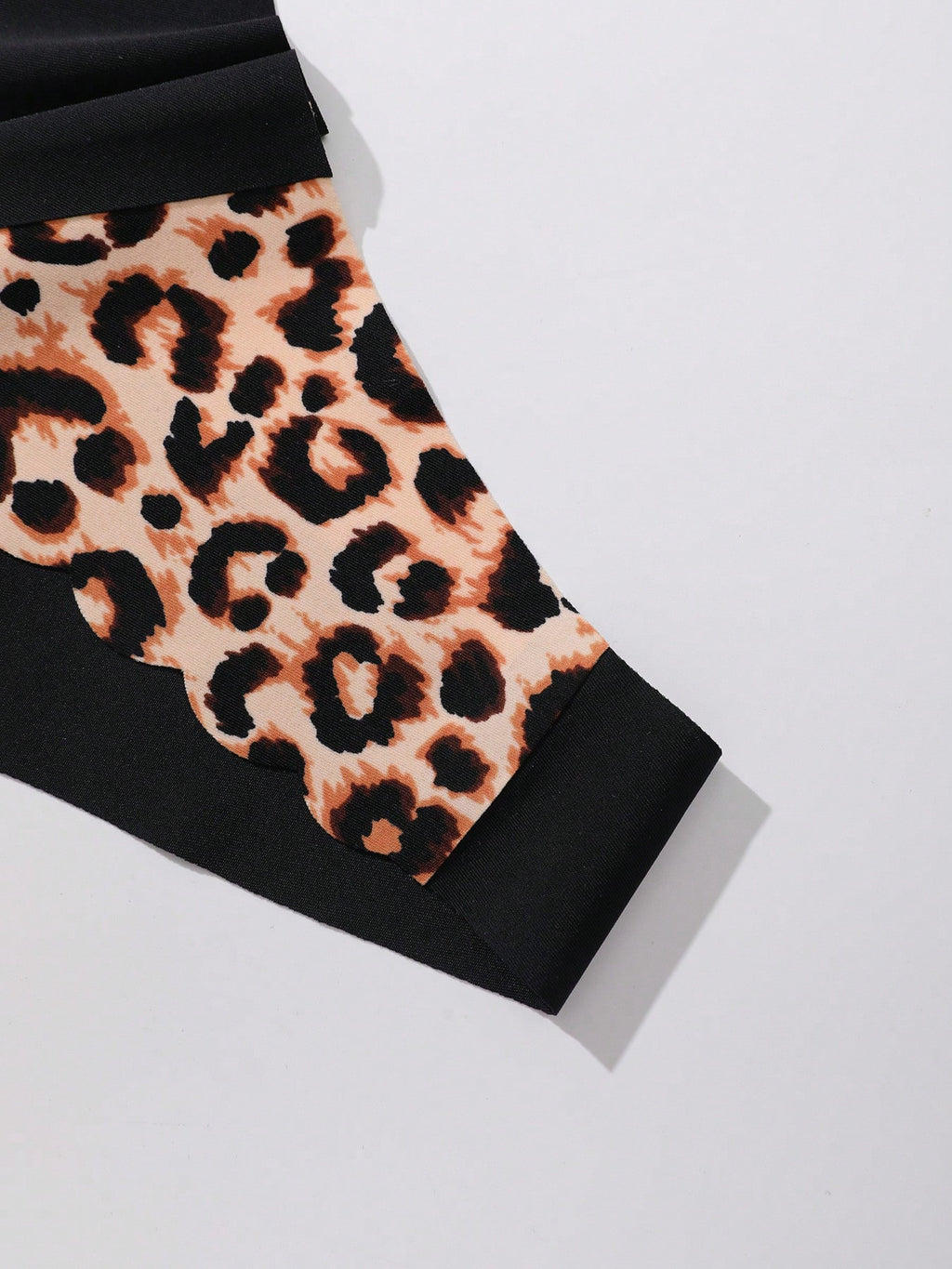 5-Pack Seamless Thong Panties | Scallop Edge Contrast Color | Leopard Print Soft Stretch Everyday Underwear
