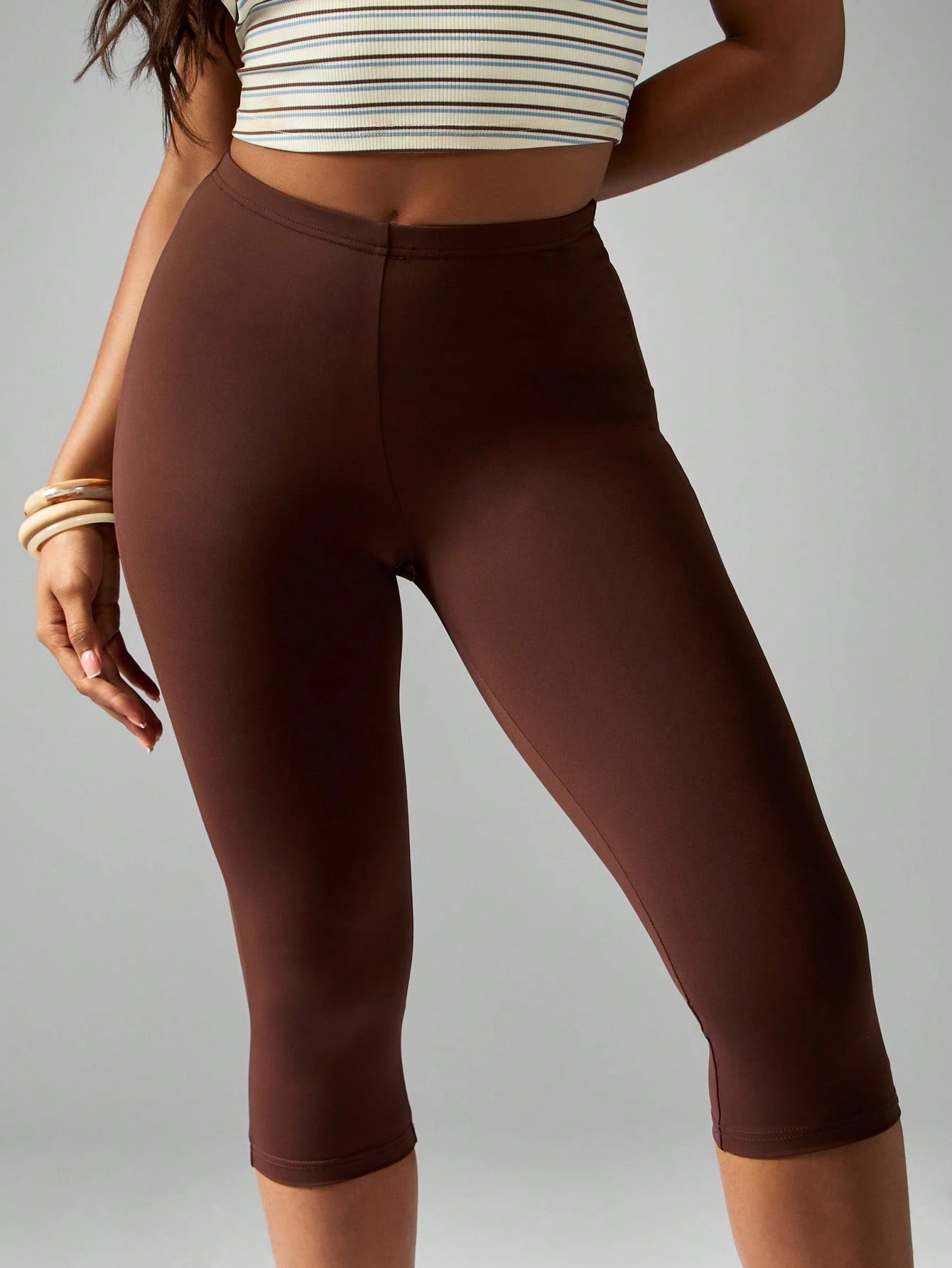 High-Waist Compression Capri Leggings – Premium Stretch Knit Workout Pants