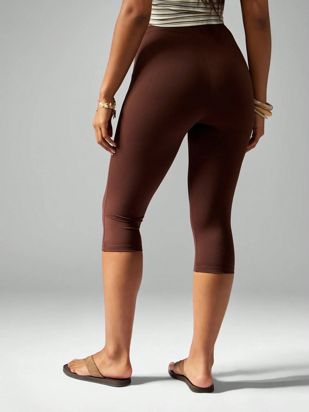High-Waist Compression Capri Leggings – Premium Stretch Knit Workout Pants