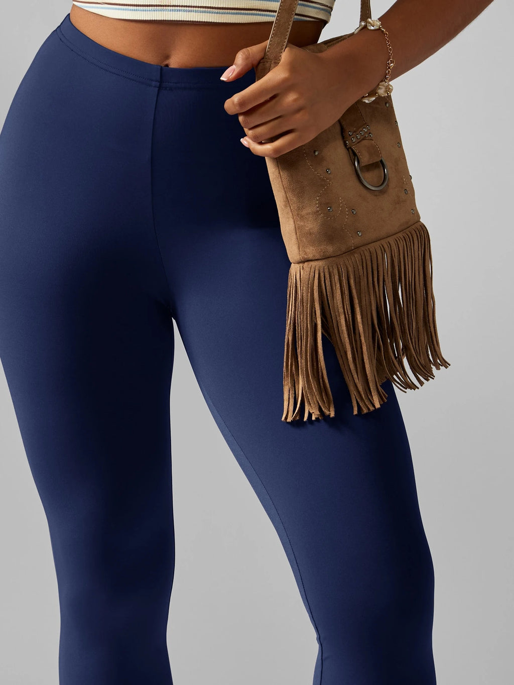 High-Waist Compression Capri Leggings – Premium Stretch Knit Workout Pants