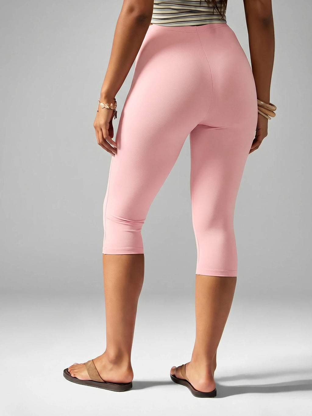 High-Waist Compression Capri Leggings – Premium Stretch Knit Workout Pants
