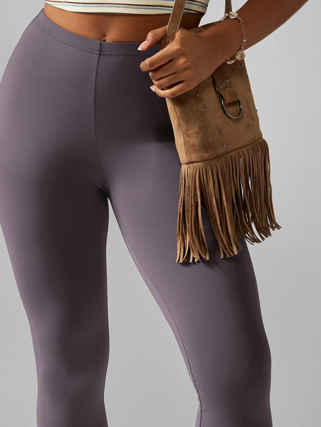 High-Waist Compression Capri Leggings – Premium Stretch Knit Workout Pants