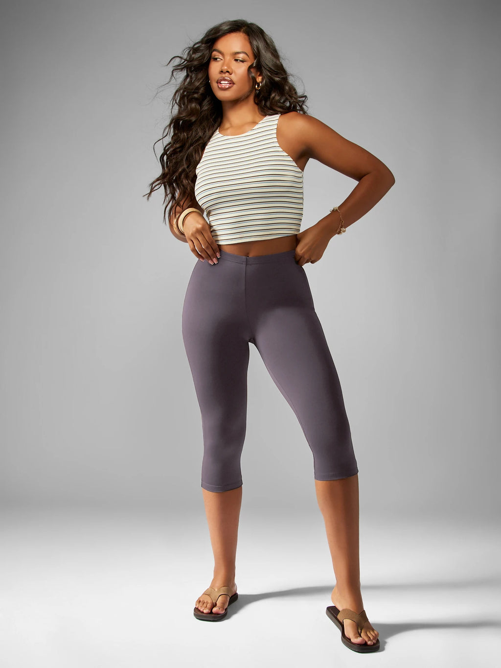 High-Waist Compression Capri Leggings – Premium Stretch Knit Workout Pants