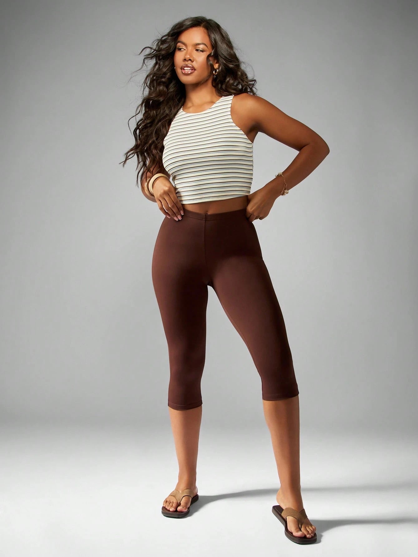 High-Waist Compression Capri Leggings – Premium Stretch Knit Workout Pants