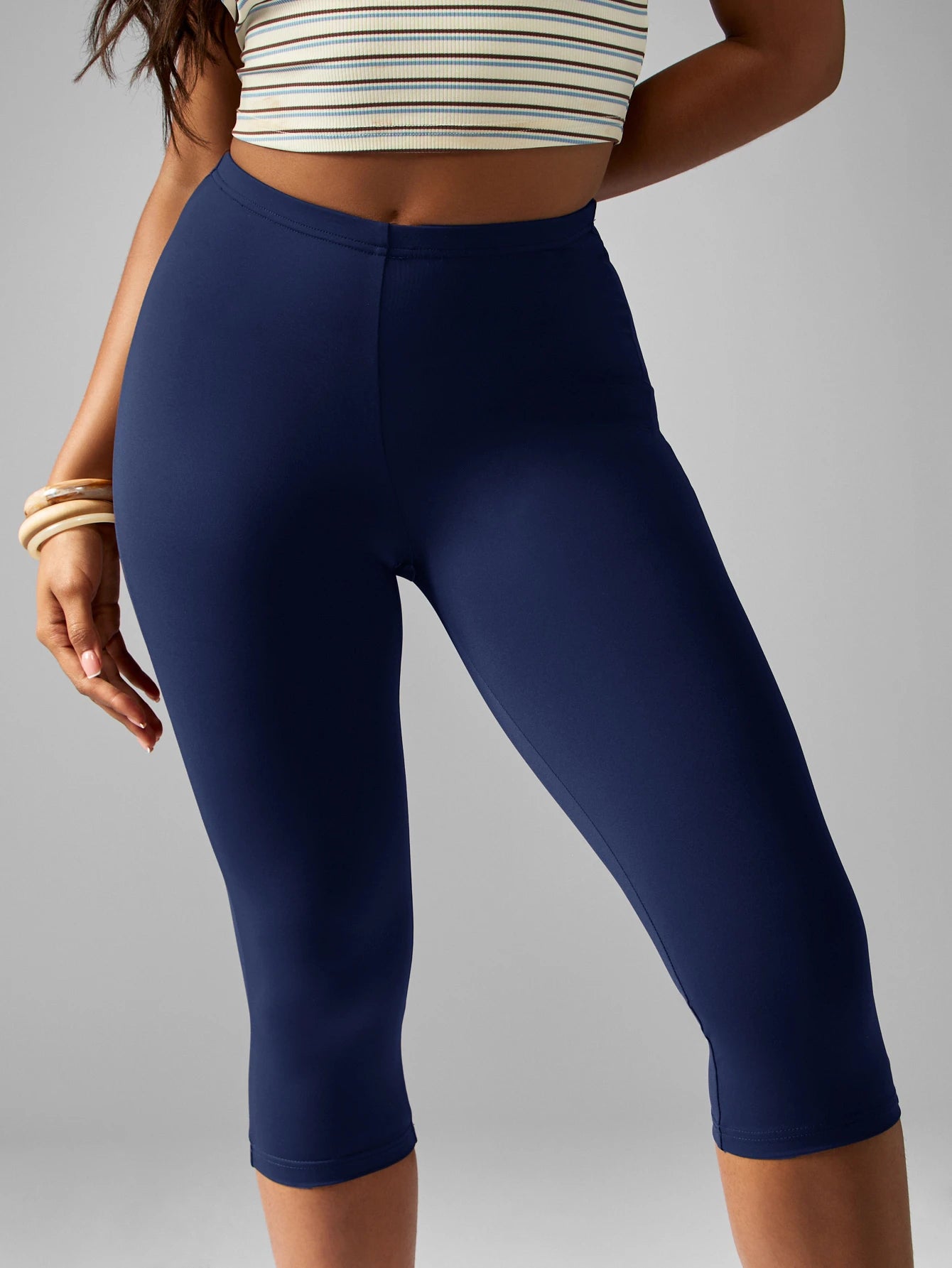 High-Waist Compression Capri Leggings – Premium Stretch Knit Workout Pants