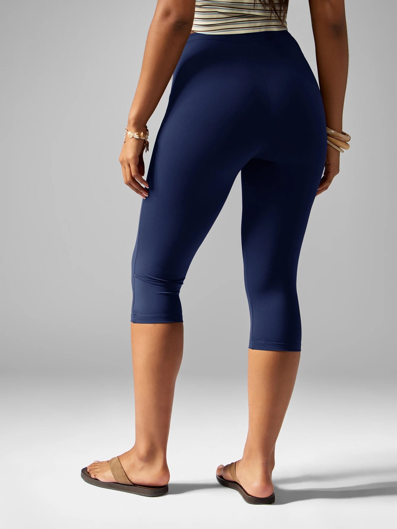 High-Waist Compression Capri Leggings – Premium Stretch Knit Workout Pants