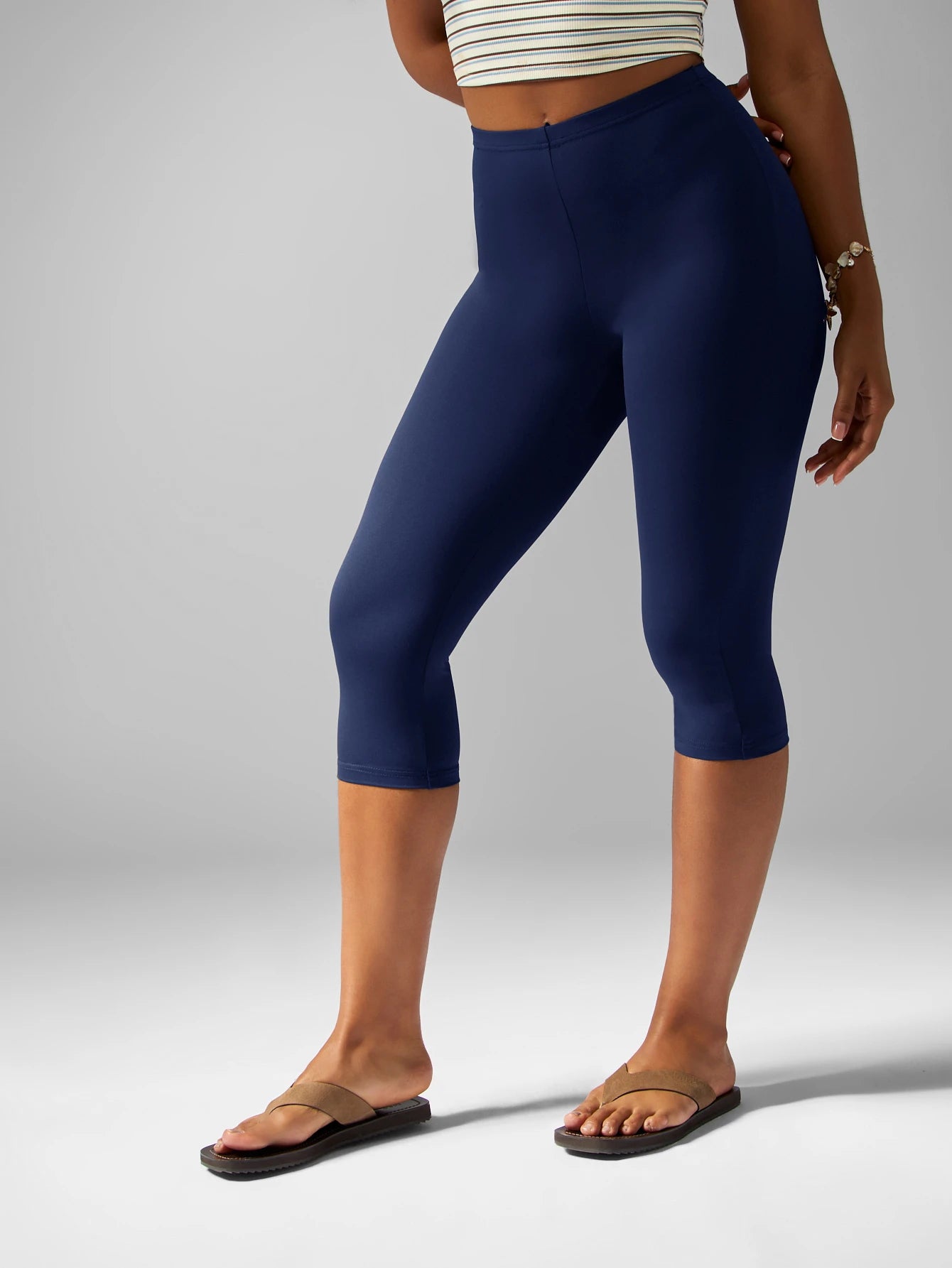 High-Waist Compression Capri Leggings – Premium Stretch Knit Workout Pants