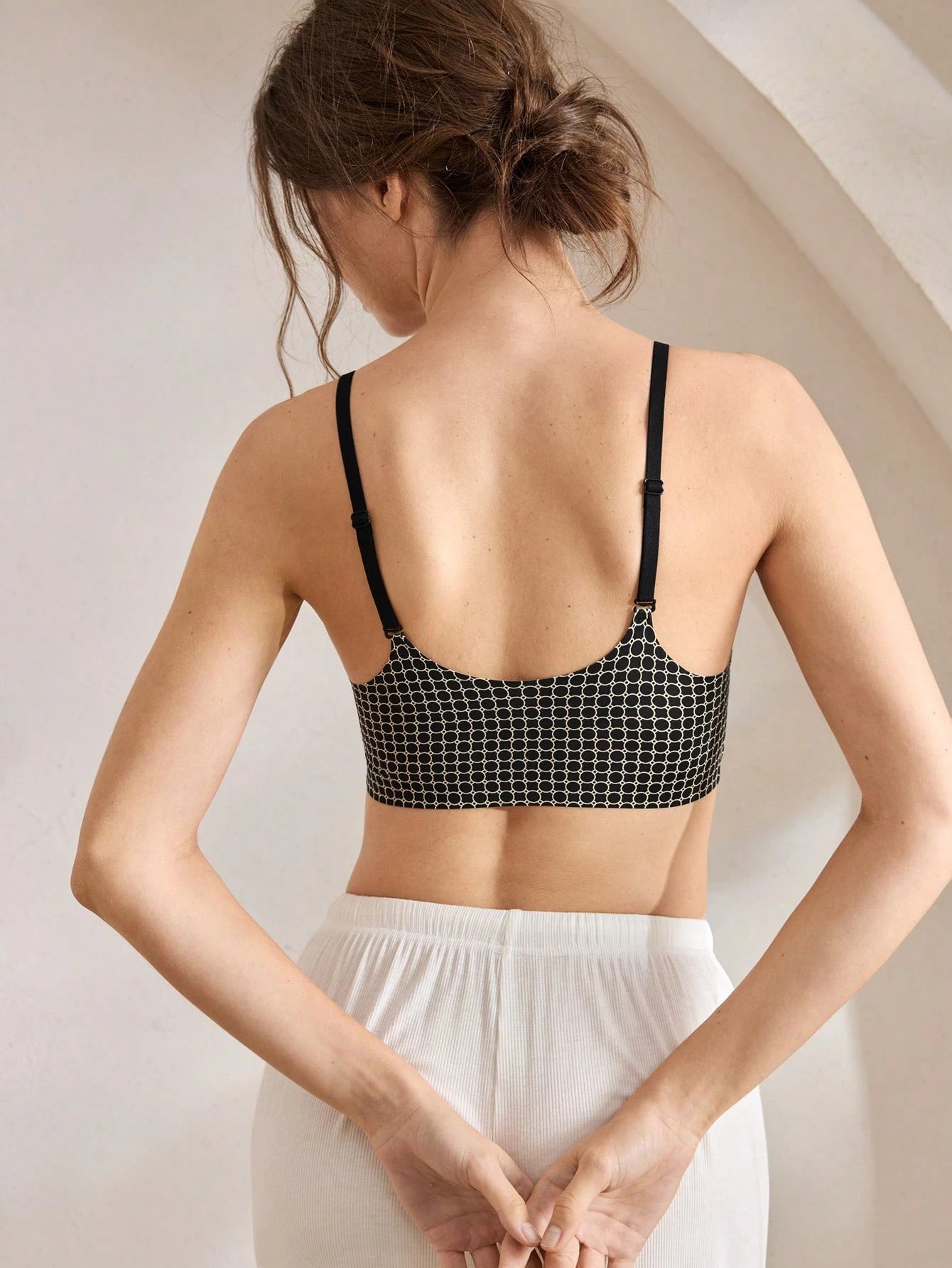 Seamless Push-Up Backless Bralette | Minimalist Crop Bra | Comfortable Everyday Wear