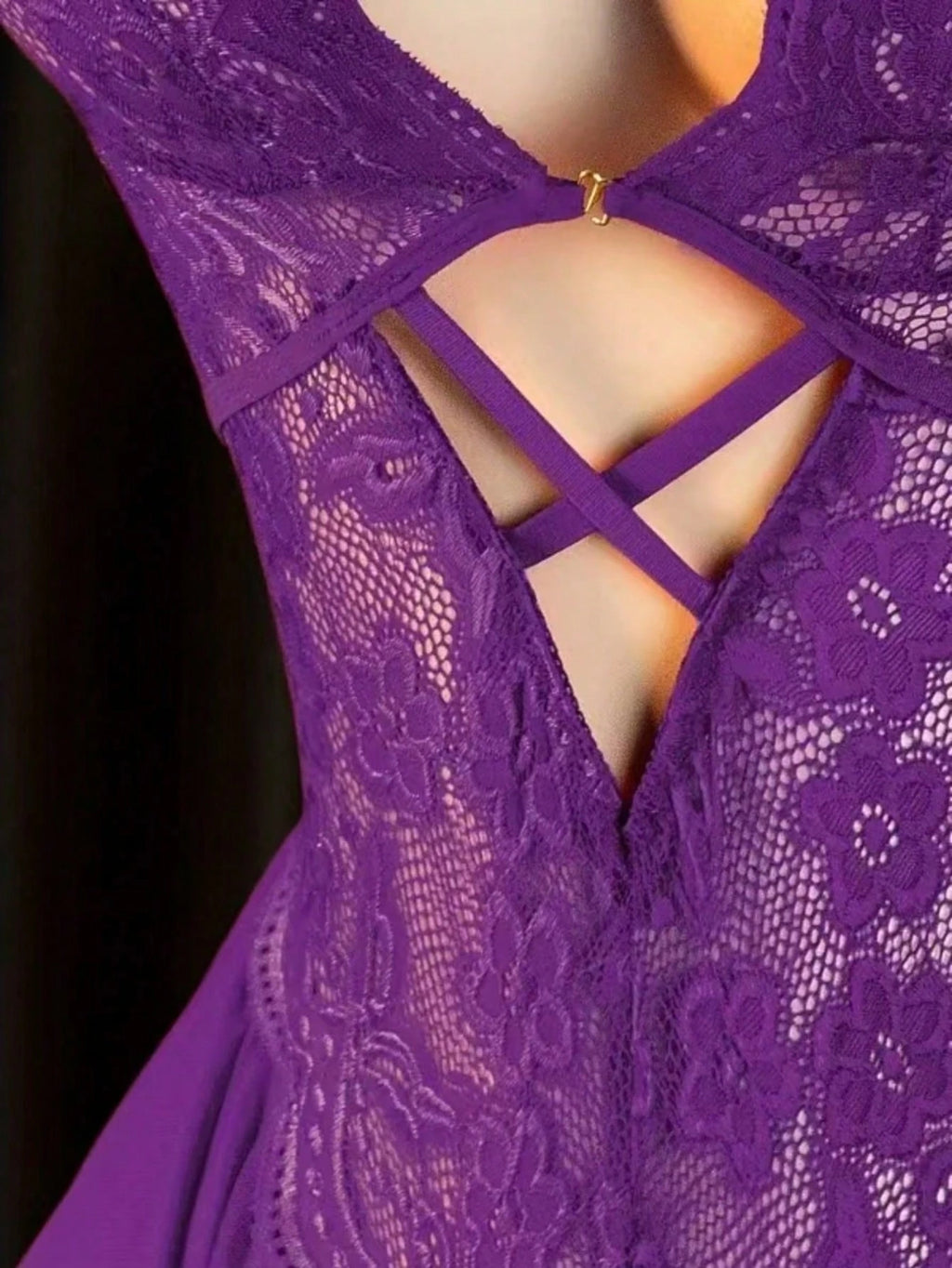 Elegant Lace Bodysuit for Women with Modern Open Detail